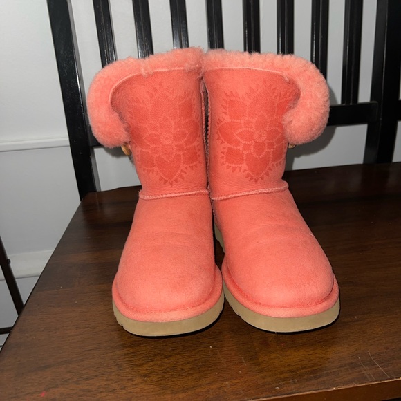 Ugg Bailey Button Kimono Flower Boots - Picture 1 of 6